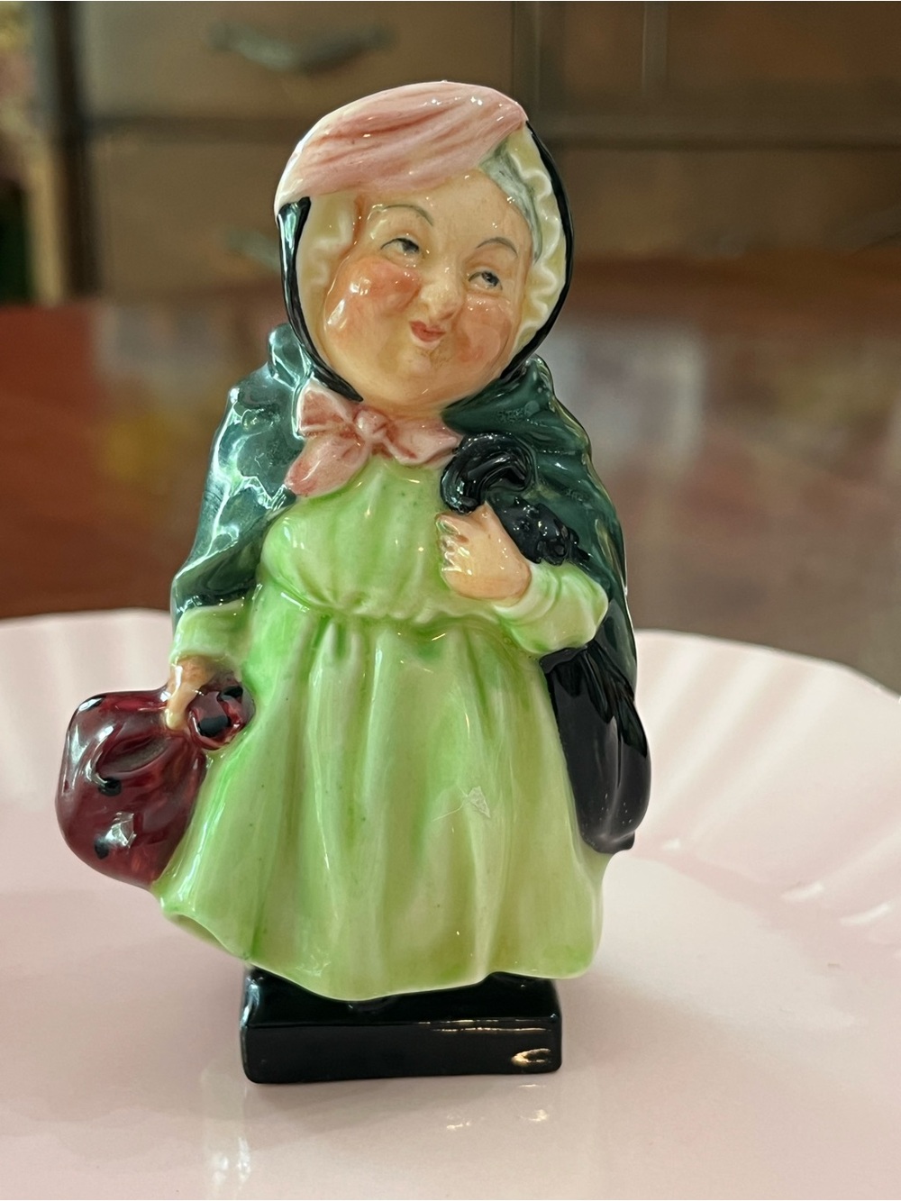 RARE Royal Doulton Sairey Gamp Miniature 4” Early Sq. Base M46D Dickens Series